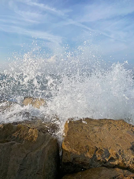 Sea Spray Rocks Blue Sky — Stock Photo, Image