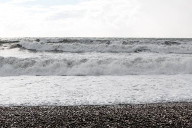 Denizde büyük dalgalar