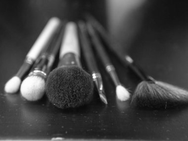 Makyaj fırçaları siyah beyaz fotoğraf