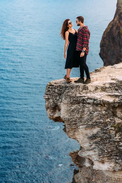 Homem Mulher Mar Foto Vertical Viagem Lua Mel Homem Mulher — Fotografia de Stock