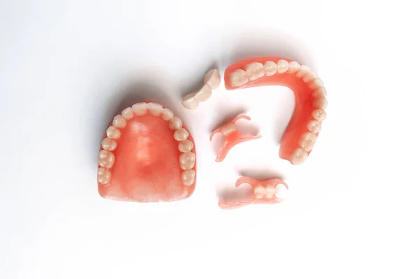 Prótesis Dentales Sobre Fondo Blanco Prótesis Dentales Dientes Protésicos Dientes —  Fotos de Stock