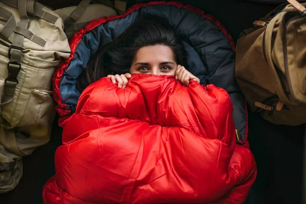 Eine Junge Frau Bequemen Schlafsack Zelt Von Oben Gesehen Ein — Stockfoto