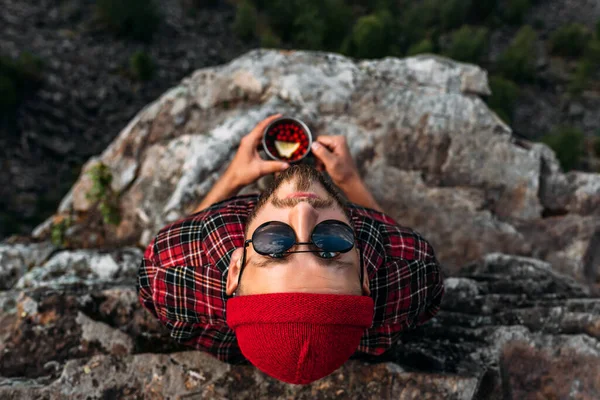 Viajante Óculos Sol Olha Para Câmera Férias Conceito Turismo Retrato — Fotografia de Stock