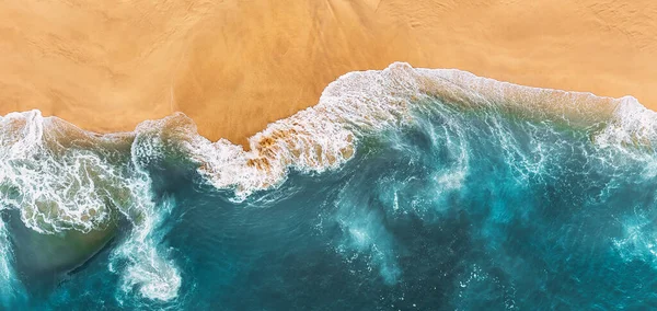 Kumsal Panorama Kumsalın Panoramik Manzarası Deniz Dalgası Kıyıda Yuvarlanıyor Deniz — Stok fotoğraf