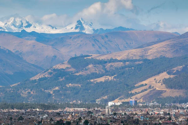 Vista Panorámica Ciudad Huancayo Pie Las Imponentes Montañas Nevado Huaytapallana — Foto de Stock