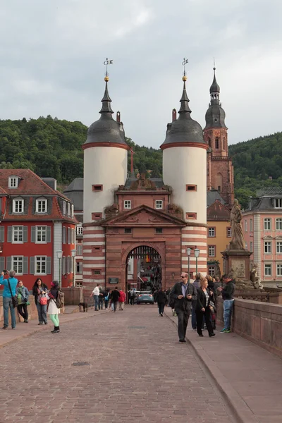 De poorten van de oude brug. Heidelberg, Duitsland. — Stockfoto