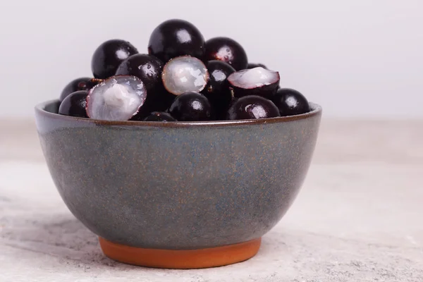 Berry Jaboticaba em tigela — Fotografia de Stock