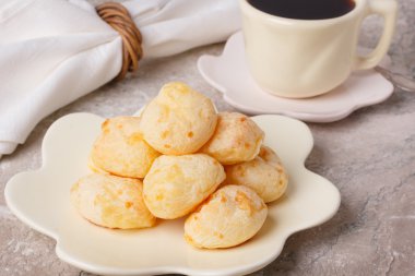 Brezilyalı aperatif pao de queijo (peynir ekmek)