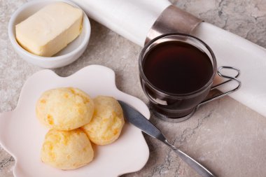 Brezilyalı aperatif pao de queijo (peynir ekmek)