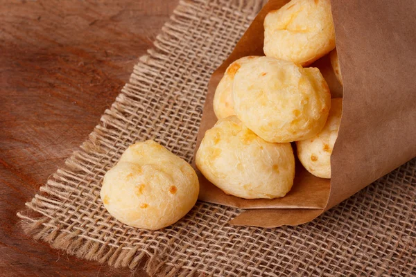 Braziliaanse snack kaas brood (pao de queijo) — Stockfoto