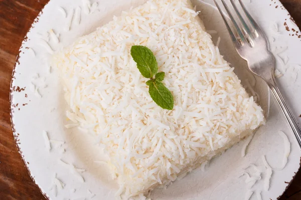 Sobremesa tradicional brasileira: pudim de cuscuz doce (tapioca) — Fotografia de Stock