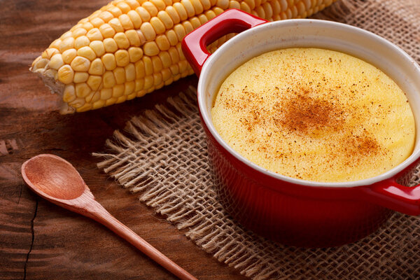 Бразильский сладкий заварной крем-десерт curau de milho mousse of co
