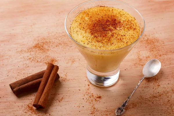 Brasilianische süße Pudding-ähnliches Dessert Curau de Milho Mousse von co — Stockfoto