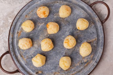 Brezilya meze peynir ekmek fırın tepsisi (pao de queijo)