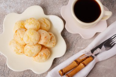 Brezilyalı aperatif pao de queijo (peynir ekmek)