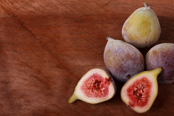 Fresh figs on wooden table — Stock Photo, Image