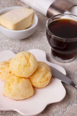 Brezilyalı aperatif pao de queijo (peynir ekmek)