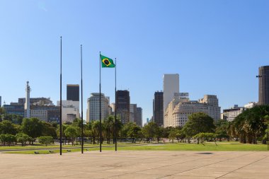 Manzaralı şehir merkezi ve Gloria bölgesinin Rio de Janeiro Brezilya bayrağı