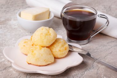 Brezilyalı aperatif pao de queijo (peynir ekmek)