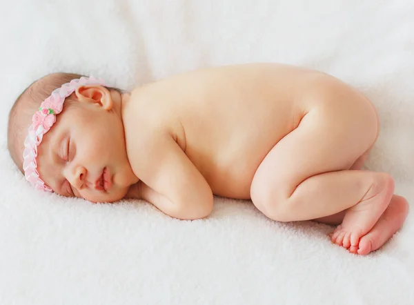 Ritratto di un bel bambino nudo che dorme neonato — Foto Stock