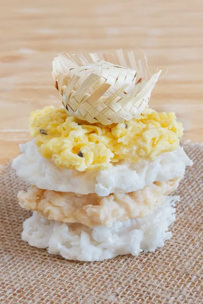 ココナッツ キャンデー cocada の荒布枝編み細工品帽子 — ストック写真