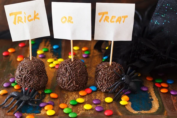 Dulces de Halloween brigadeiro brasileño, dulces de chocolate — Foto de Stock