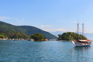 Tekne Abraao Beach adanın Ilha Grande, Rio de Janeiro, Brezilya