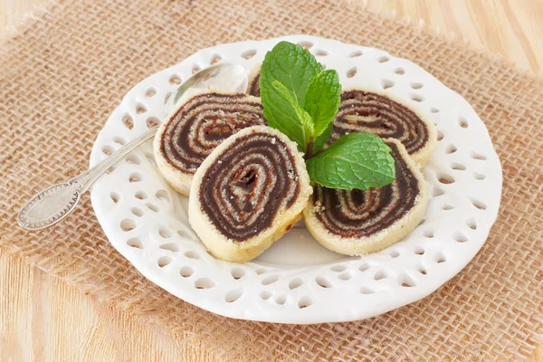 Postre de chocolate brasileño Bolo de rolo (rollo suizo, torta de rollo ) — Foto de Stock