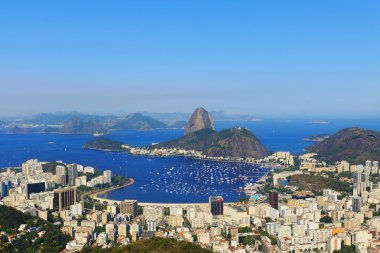 Sugarloaf dağ gökyüzü bulutlar Guanabara Körfezi olmadan