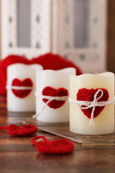 Handmade crochet for Saint Valentine's day: red heart for candle — Stock Photo, Image