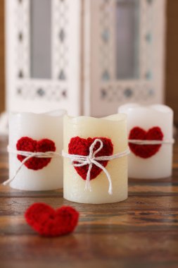 Kırmızı el yapımı tığ işi kalp mum için Saint Valentine's day için