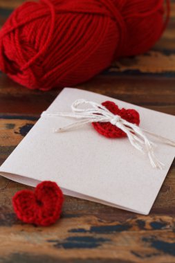 Kırmızı tığ işi h ile Saint Valentine's day el yapımı tebrik kartı