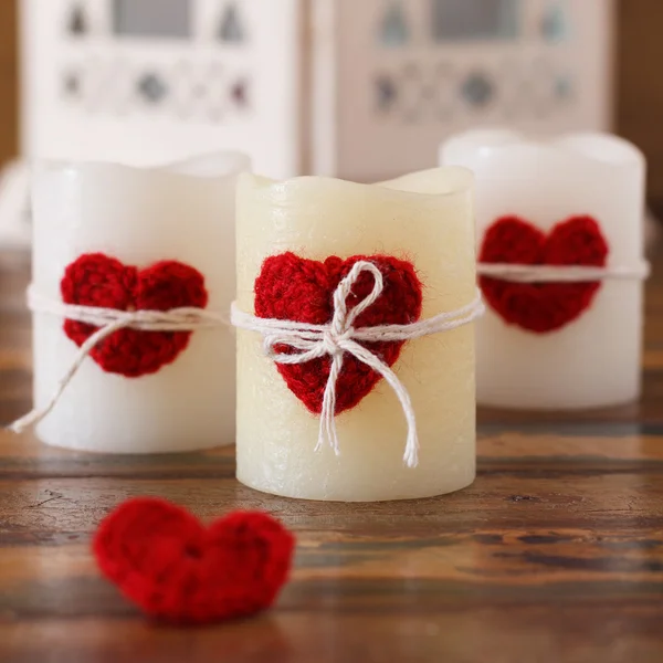 Cuore fatto a mano all'uncinetto rosso per candela per San Valentino — Foto Stock