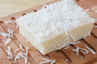 Brezilyalı tatlı: tatlı kuskus puding (cuscuz doce) co ile