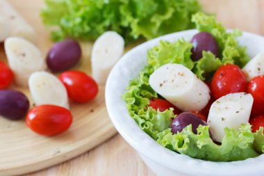 kalp palmiye (palmito), cherry domates, zeytin, taze salata
