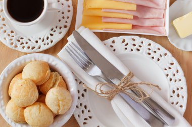 Brezilyalı aperatif pao de queijo (peynir ekmek)