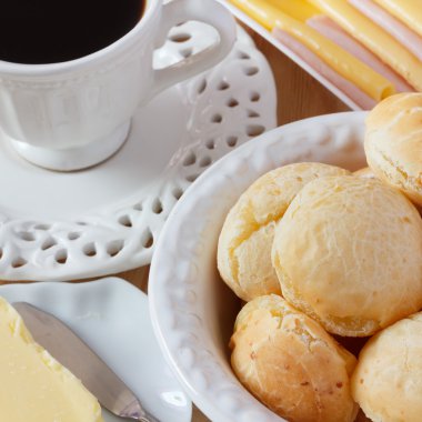 Brezilyalı aperatif pao de queijo (peynir ekmek)