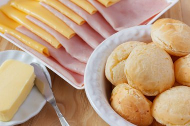 Brezilyalı aperatif pao de queijo (peynir ekmek)