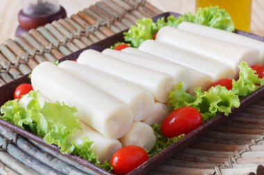 Kalp kiraz domates ile palmiye (palmito) 