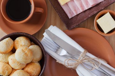 Brezilyalı aperatif pao de queijo (peynir ekmek)
