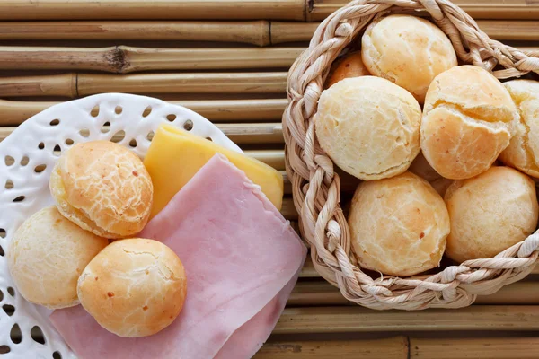 Brazilian snack pao de queijo (cheese bread) — Stock Photo, Image