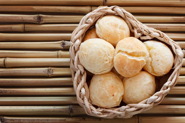 Бразильский хлеб с сыром (pao de queijo ) — стоковое фото