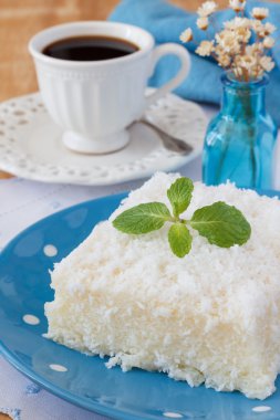 Cevizli tatlı kuskus (tapyoka) puding (cuscuz doce)