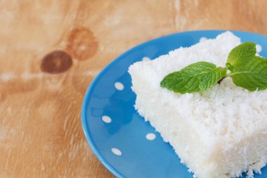 Cevizli tatlı kuskus (tapyoka) puding (cuscuz doce)