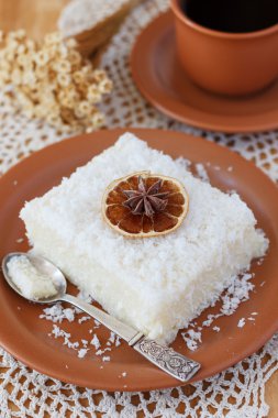 Cevizli tatlı kuskus (tapyoka) puding (cuscuz doce)