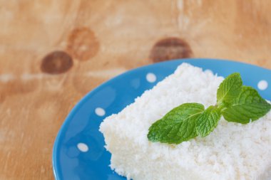 Cevizli tatlı kuskus (tapyoka) puding (cuscuz doce)