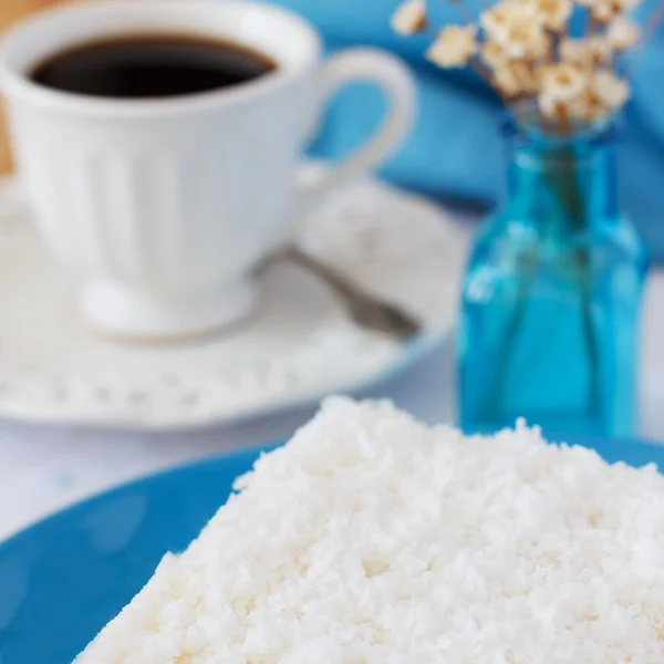 Budincă dulce cuscus (tapioca) (doce cuscuz) cu nucă de cocos — Fotografie, imagine de stoc