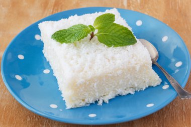 Cevizli tatlı kuskus (tapyoka) puding (cuscuz doce)