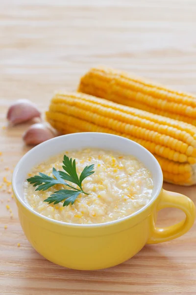 Braziliaanse maïs soep canjiquinha — Stockfoto