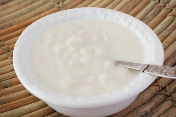 Canjica de sobremesa brasileira de milho branco — Fotografia de Stock